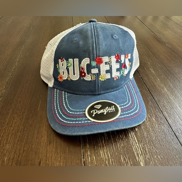 Buc-ee's Flowers with Ponytail Hole Snapback Trucker Hat - Picture 1 of 10